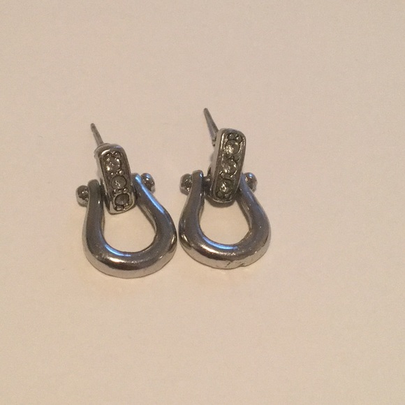 Silver Linked Necklace w/Crystals - Picture 3 of 3